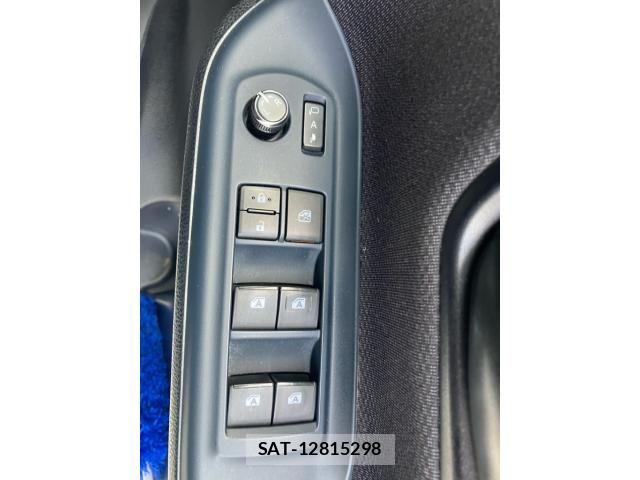 Toyota VOXY HYBRID 2015-03 8211000-13