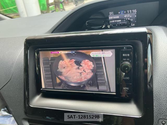 Toyota VOXY HYBRID 2015-03 8211000-18