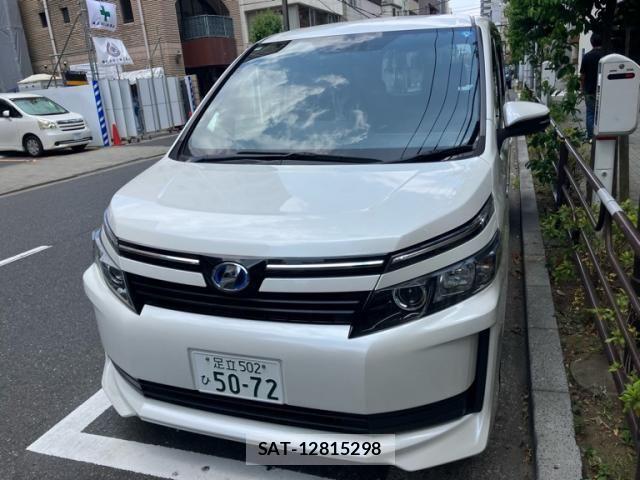 Toyota VOXY HYBRID 2015-03 8211000-1