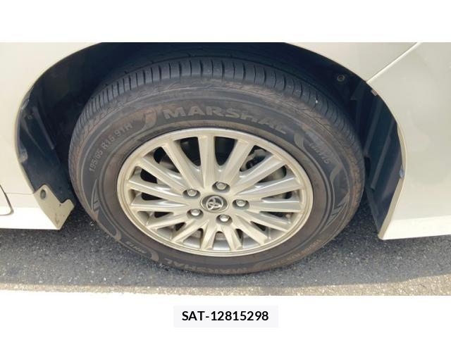 Toyota VOXY HYBRID 2015-03 8211000-20