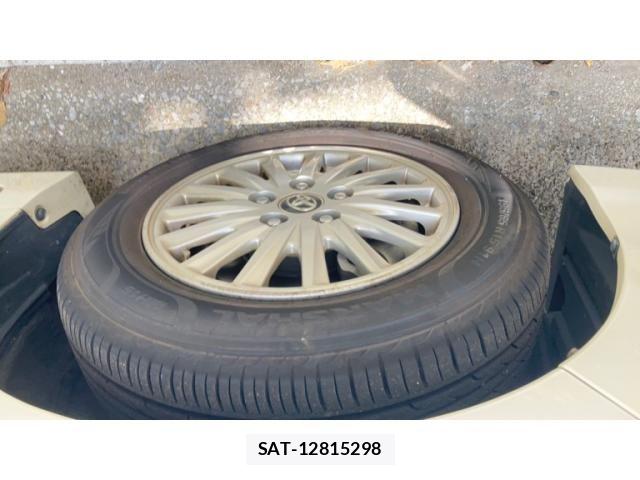 Toyota VOXY HYBRID 2015-03 8211000-23