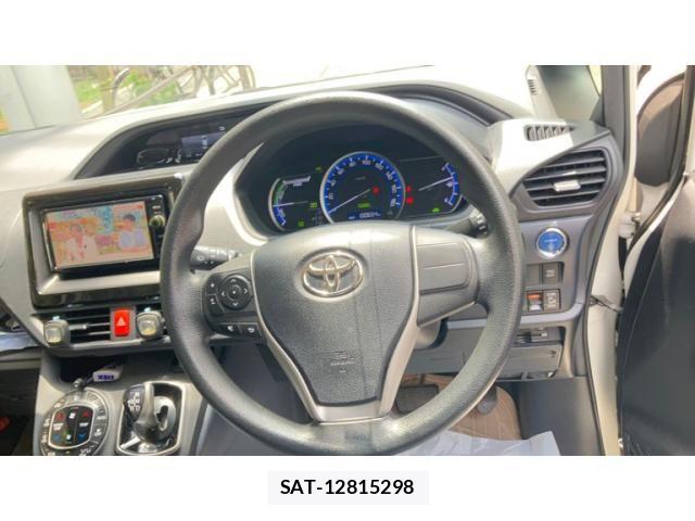 Toyota VOXY HYBRID 2015-03 8211000-24