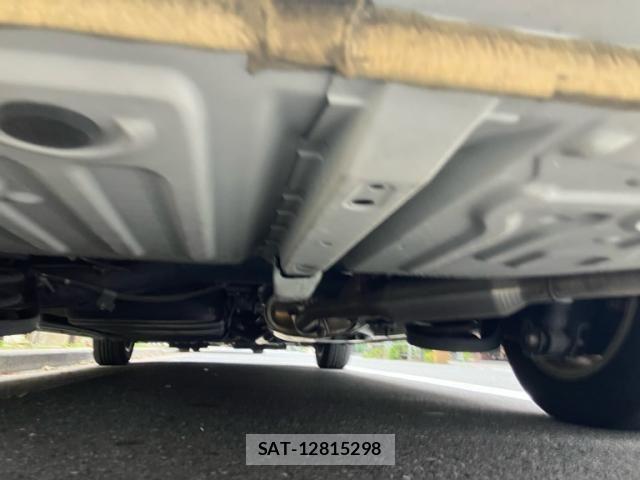 Toyota VOXY HYBRID 2015-03 8211000-5