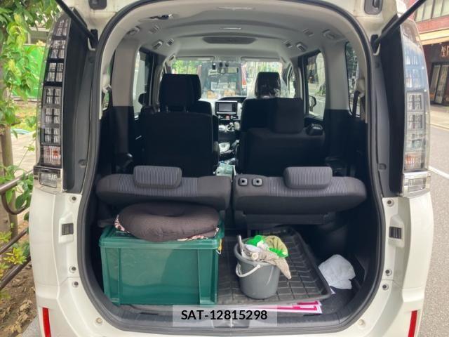 Toyota VOXY HYBRID 2015-03 8211000-6