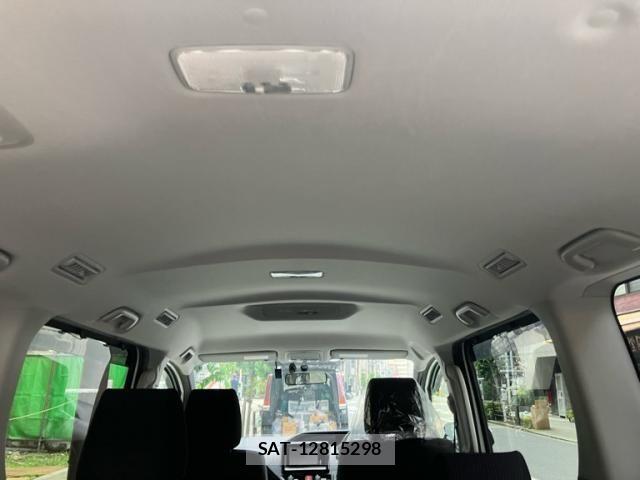 Toyota VOXY HYBRID 2015-03 8211000-7