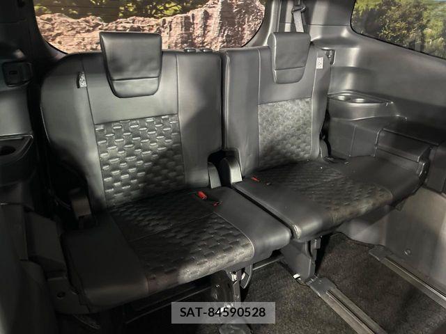 Toyota VOXY HYBRID 2025-08 8210963-9