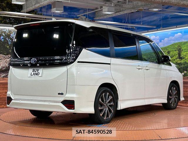 Toyota VOXY HYBRID 2025-08 8210963-17