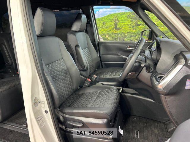 Toyota VOXY HYBRID 2025-08 8210963-7