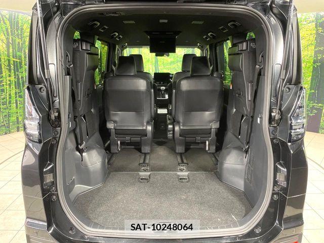 Toyota VOXY HYBRID 2022-12 8210988-10