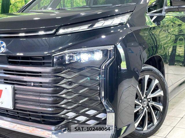 Toyota VOXY HYBRID 2022-12 8210988-12