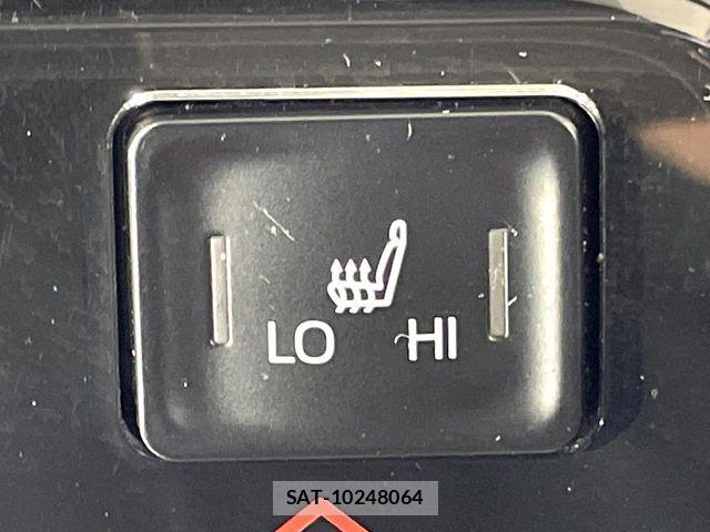 Toyota VOXY HYBRID 2022-12 8210988-5