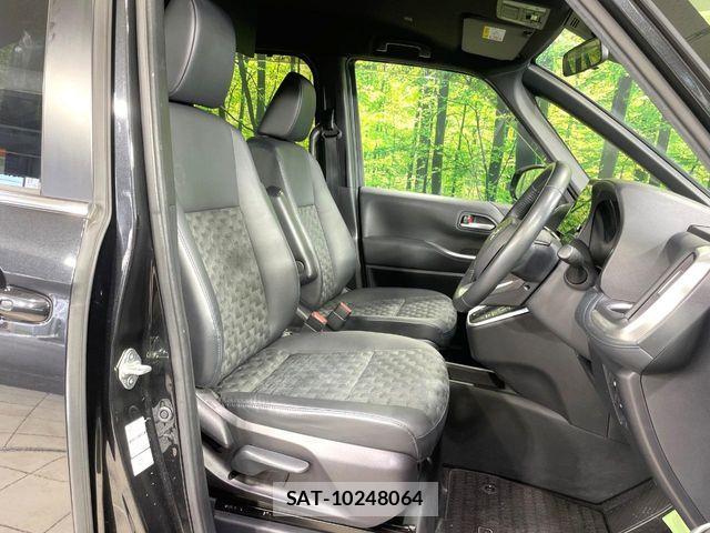 Toyota VOXY HYBRID 2022-12 8210988-7