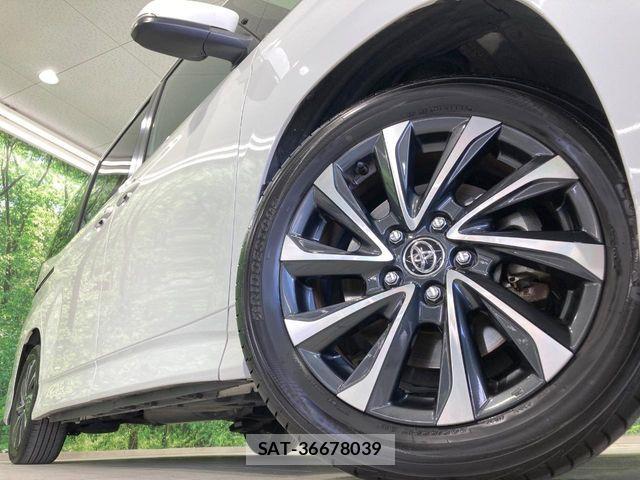Toyota VOXY HYBRID 2024-04 8210977-12