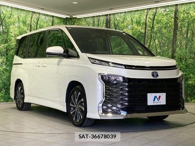 Toyota VOXY HYBRID 2024-04 8210977-15