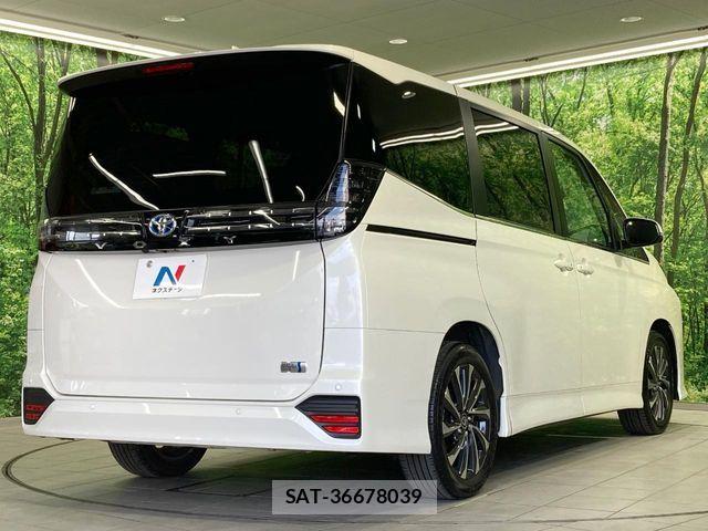 Toyota VOXY HYBRID 2024-04 8210977-16