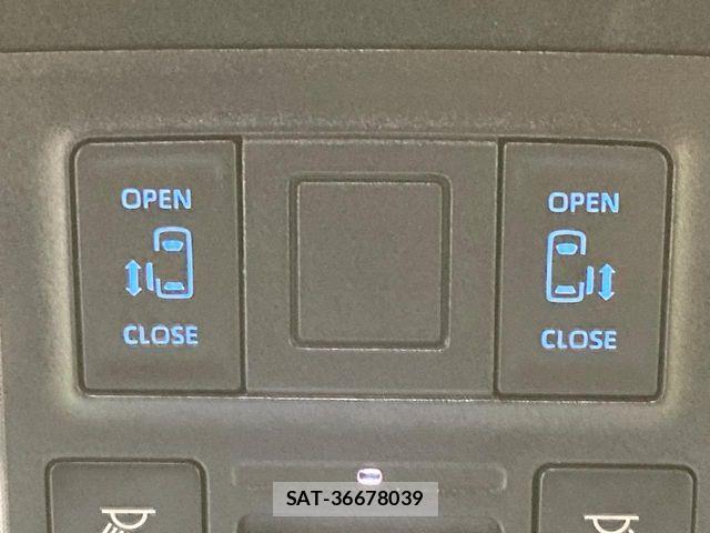 Toyota VOXY HYBRID 2024-04 8210977-5