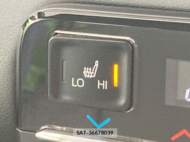 Toyota VOXY HYBRID 2024-04 8210977-6