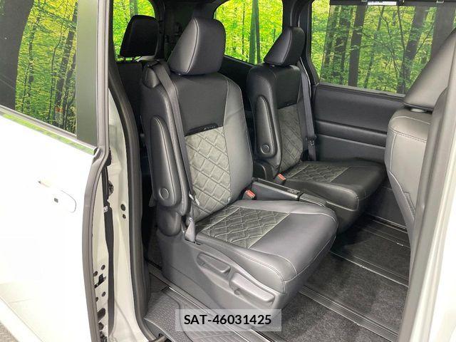 Toyota VOXY HYBRID 2026-06 8210961-9