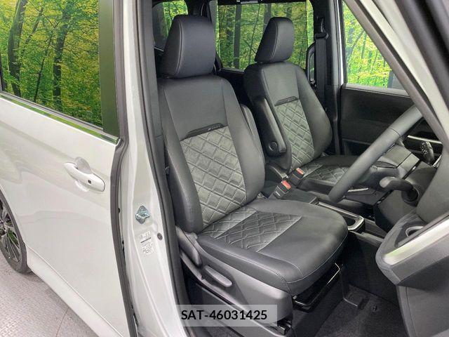 Toyota VOXY HYBRID 2026-06 8210961-8