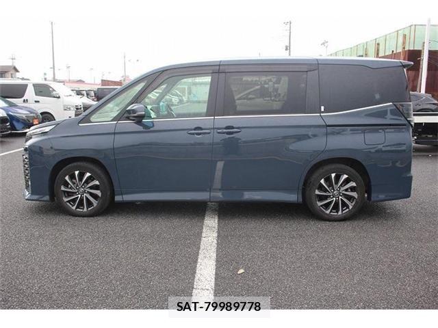 Toyota VOXY HYBRID 2023-10 8210983-10