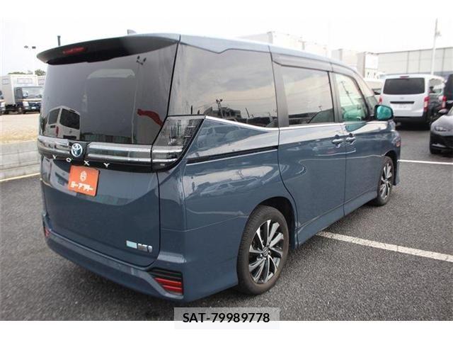 Toyota VOXY HYBRID 2023-10 8210983-13