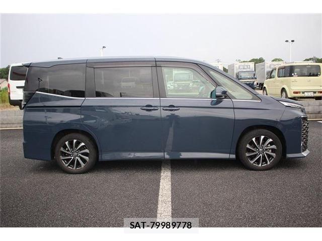 Toyota VOXY HYBRID 2023-10 8210983-14