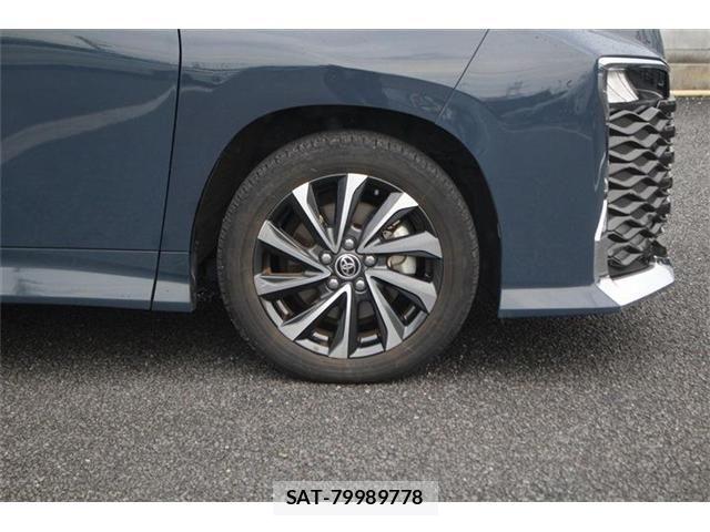 Toyota VOXY HYBRID 2023-10 8210983-15