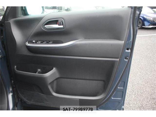 Toyota VOXY HYBRID 2023-10 8210983-28