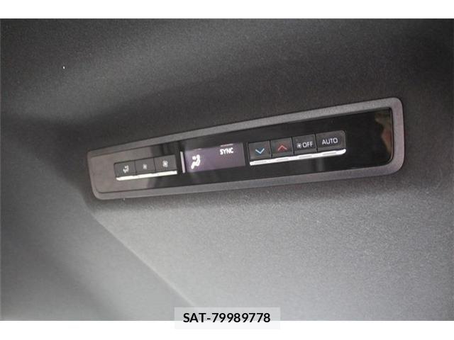 Toyota VOXY HYBRID 2023-10 8210983-5