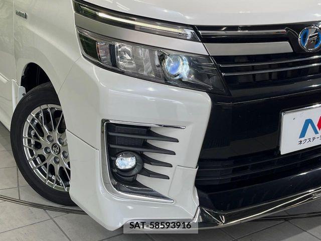 Toyota VOXY HYBRID 2016-11 8210998-11