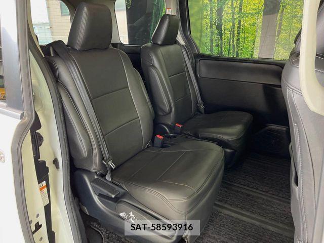 Toyota VOXY HYBRID 2016-11 8210998-7