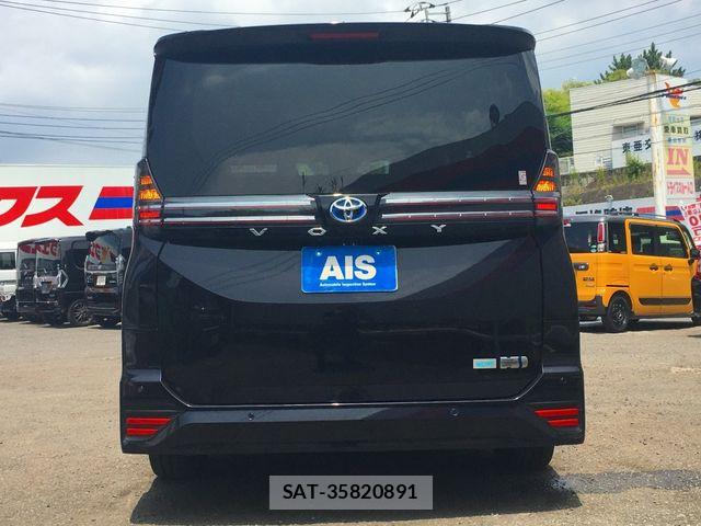 Toyota VOXY HYBRID 2023-11 8210990-9