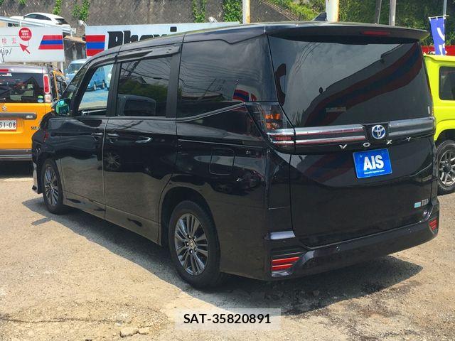 Toyota VOXY HYBRID 2023-11 8210990-10