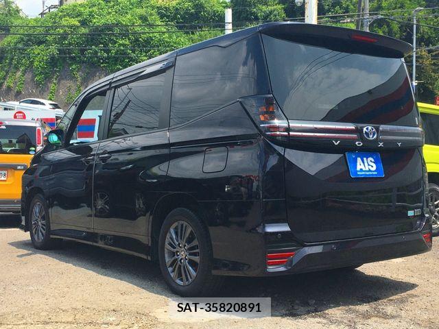 Toyota VOXY HYBRID 2023-11 8210990-11