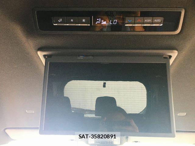 Toyota VOXY HYBRID 2023-11 8210990-18