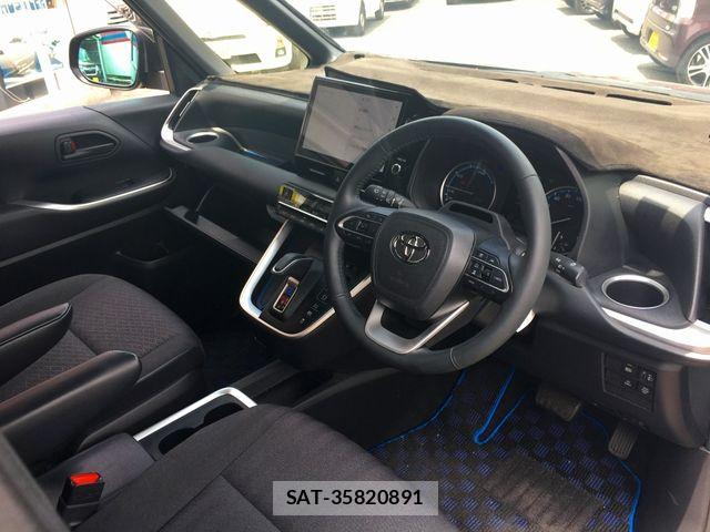 Toyota VOXY HYBRID 2023-11 8210990-21