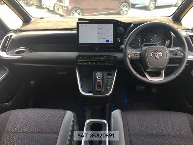 Toyota VOXY HYBRID 2023-11 8210990-22