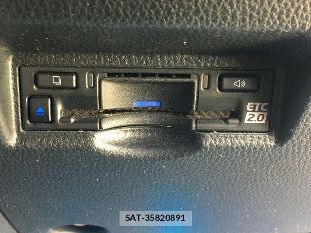 Toyota VOXY HYBRID 2023-11 8210990-24