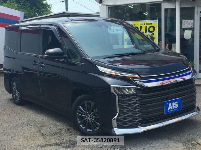 Toyota VOXY HYBRID 2023-11 8210990-4