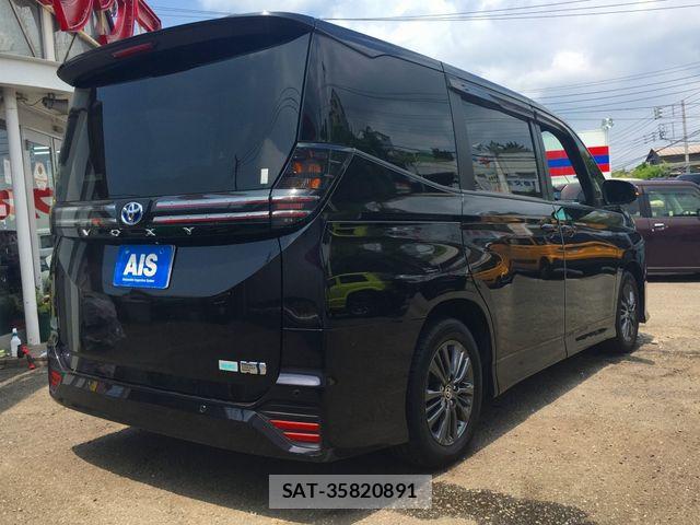 Toyota VOXY HYBRID 2023-11 8210990-7