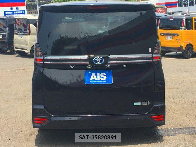 Toyota VOXY HYBRID 2023-11 8210990-8