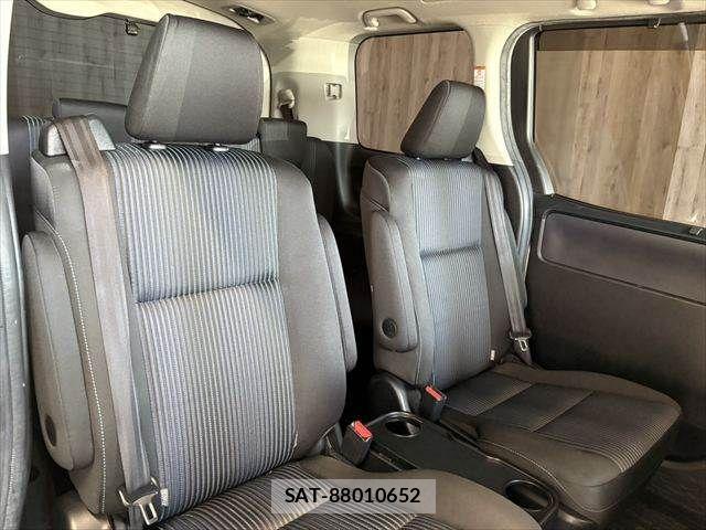 Toyota VOXY HYBRID 2016-09 8210994-10