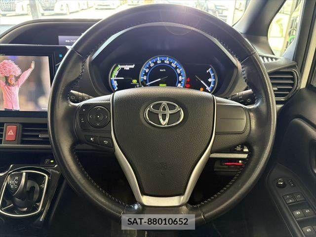 Toyota VOXY HYBRID 2016-09 8210994-13