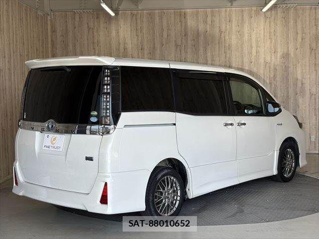 Toyota VOXY HYBRID 2016-09 8210994-21