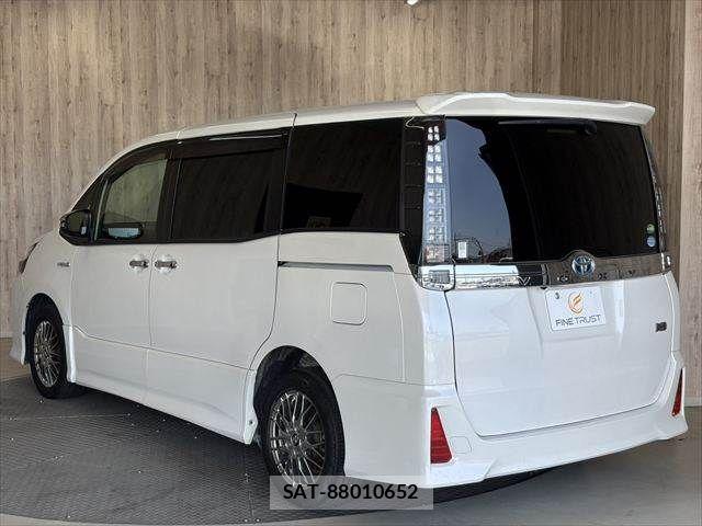 Toyota VOXY HYBRID 2016-09 8210994-22