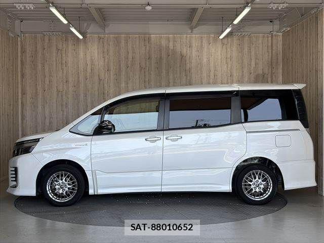 Toyota VOXY HYBRID 2016-09 8210994-23