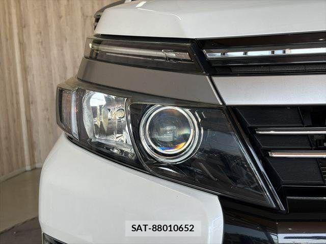 Toyota VOXY HYBRID 2016-09 8210994-26