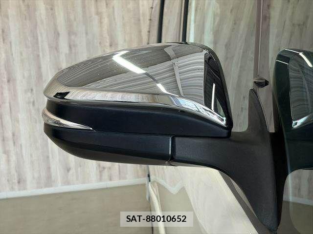 Toyota VOXY HYBRID 2016-09 8210994-29