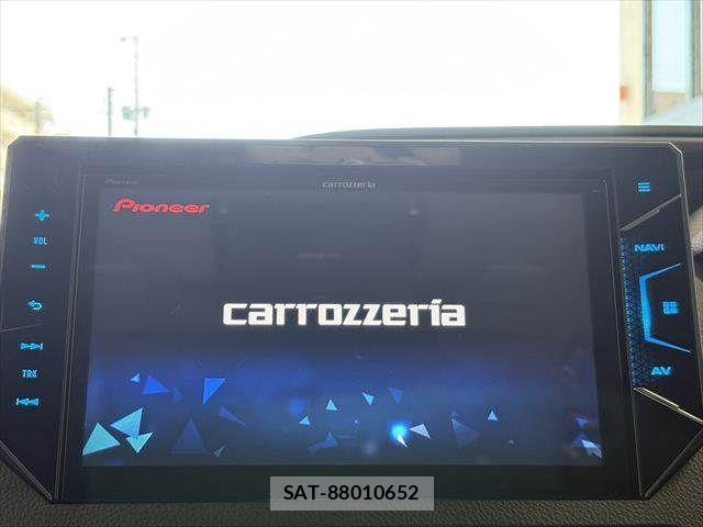 Toyota VOXY HYBRID 2016-09 8210994-3