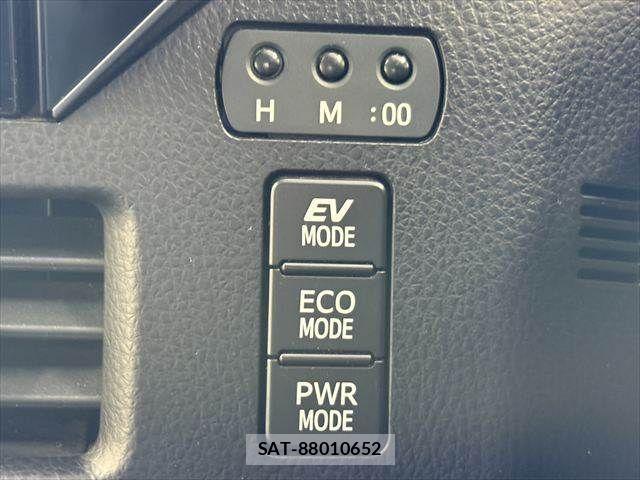Toyota VOXY HYBRID 2016-09 8210994-8